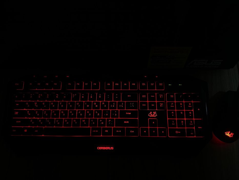 Продам игровой комплект ASUS Cerberus – клавиатура + мышь.
