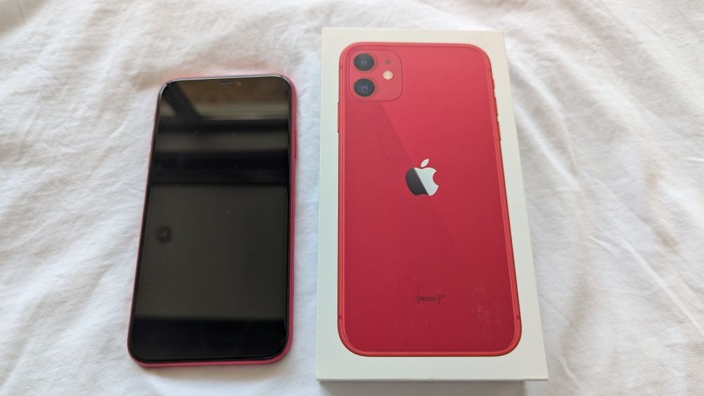 iPhone 11 RED 128GB.  В добро състояние. Батерия 80%