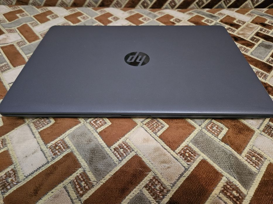 Ноутбук HP i3 6006u • 8gb озу