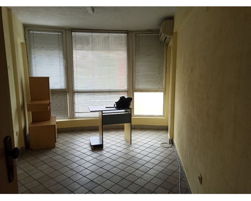 Агенция Селект предлага: Офис под наем -център