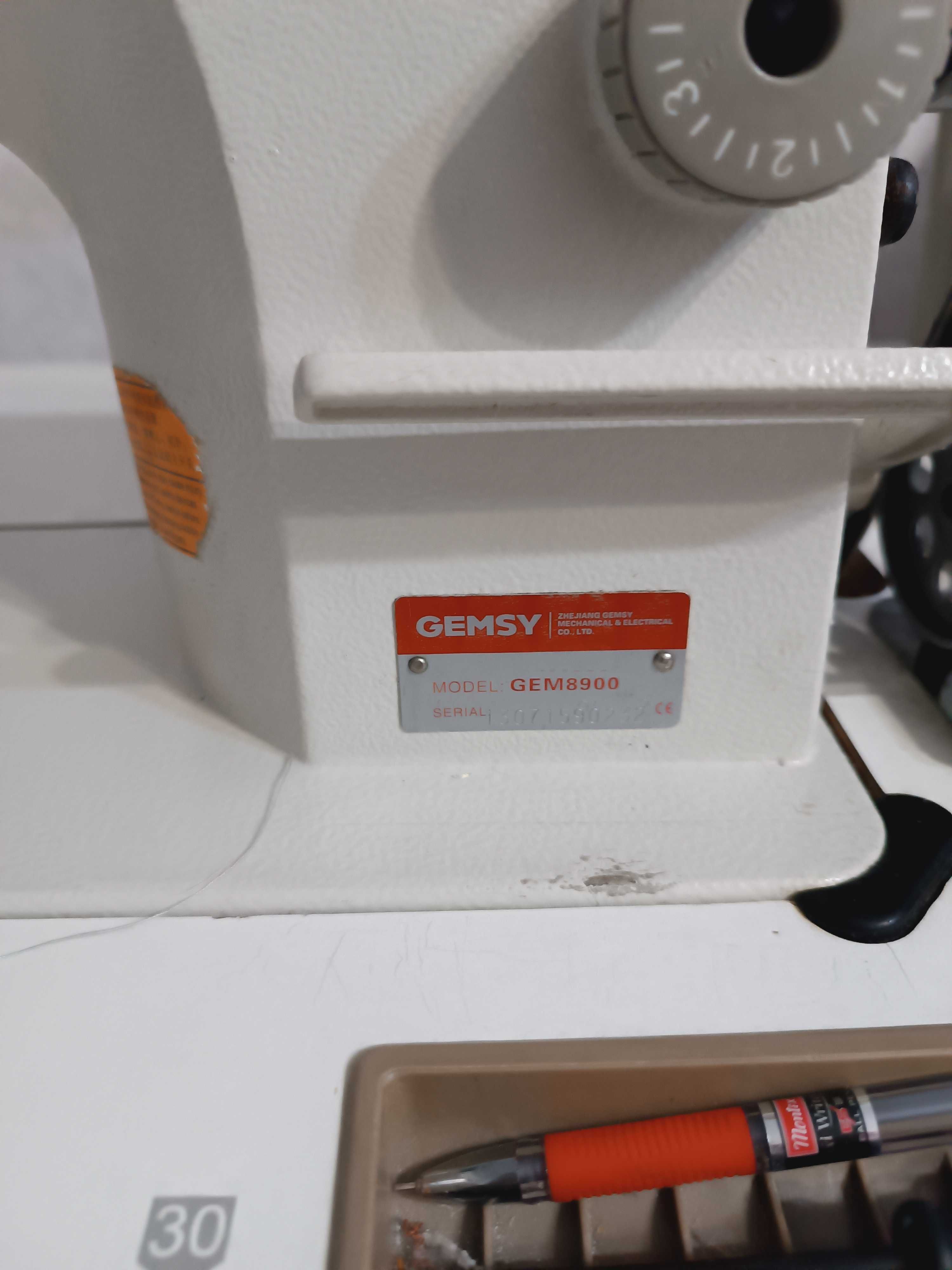 Продам швейную машинку
