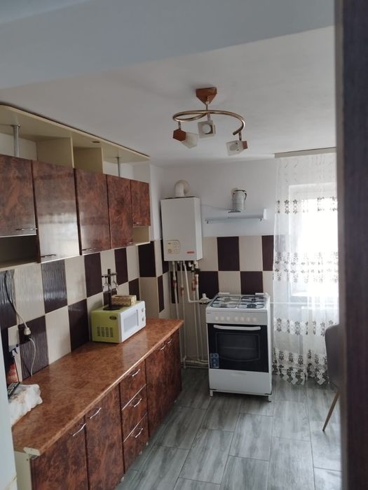 Inchiriez apartament 2 camere cu loc de parcare