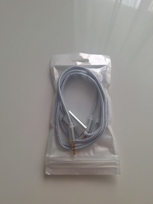 Cablu auxiliar pentru telefon