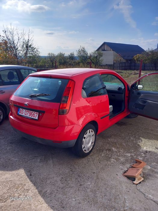 Vand ford Fiesta 2003 pentru piese