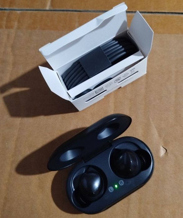 Samsung Galaxy Buds в хорошем состоянии (возможна доставка)