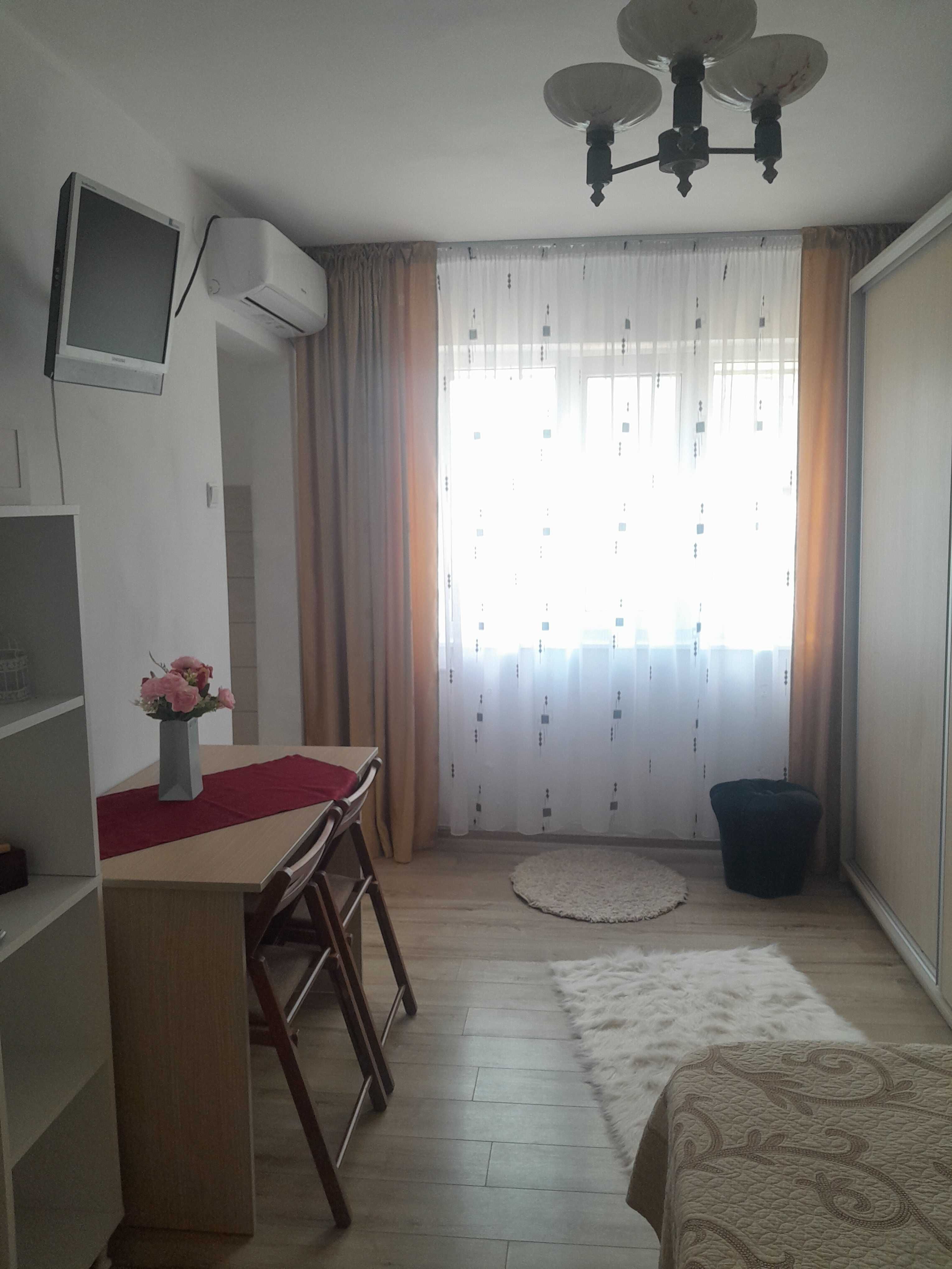 Inchiriez garsonieră Micro 21