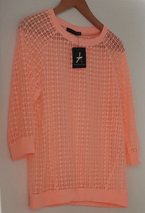 фина ,нежна бяла блуза и ефектнии рокли