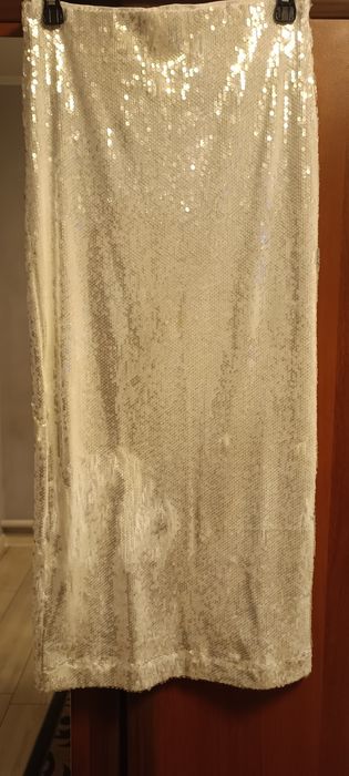 Белая, блестящая юбка с паетками