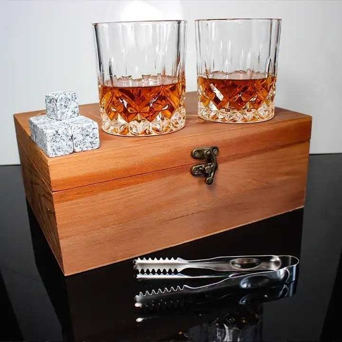 Подарочный набор виски 11 предметов.