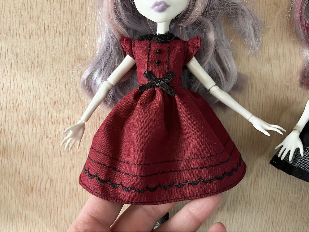 Rochițe handmade pentru păpuși monster high