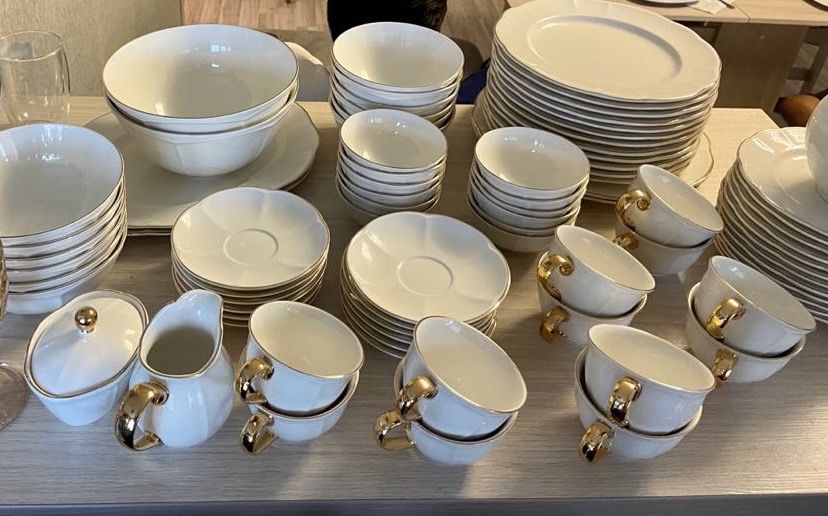 Столовый сервиз, набор посуды