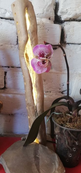 Авторска дървена лампа