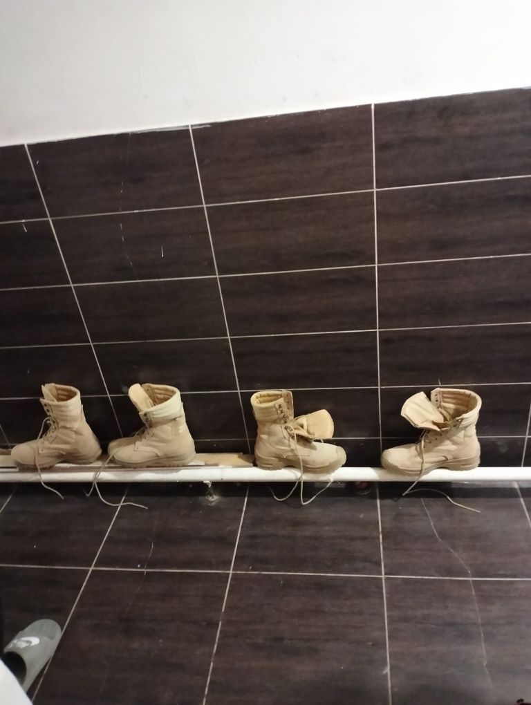 Продаю берцы песочный