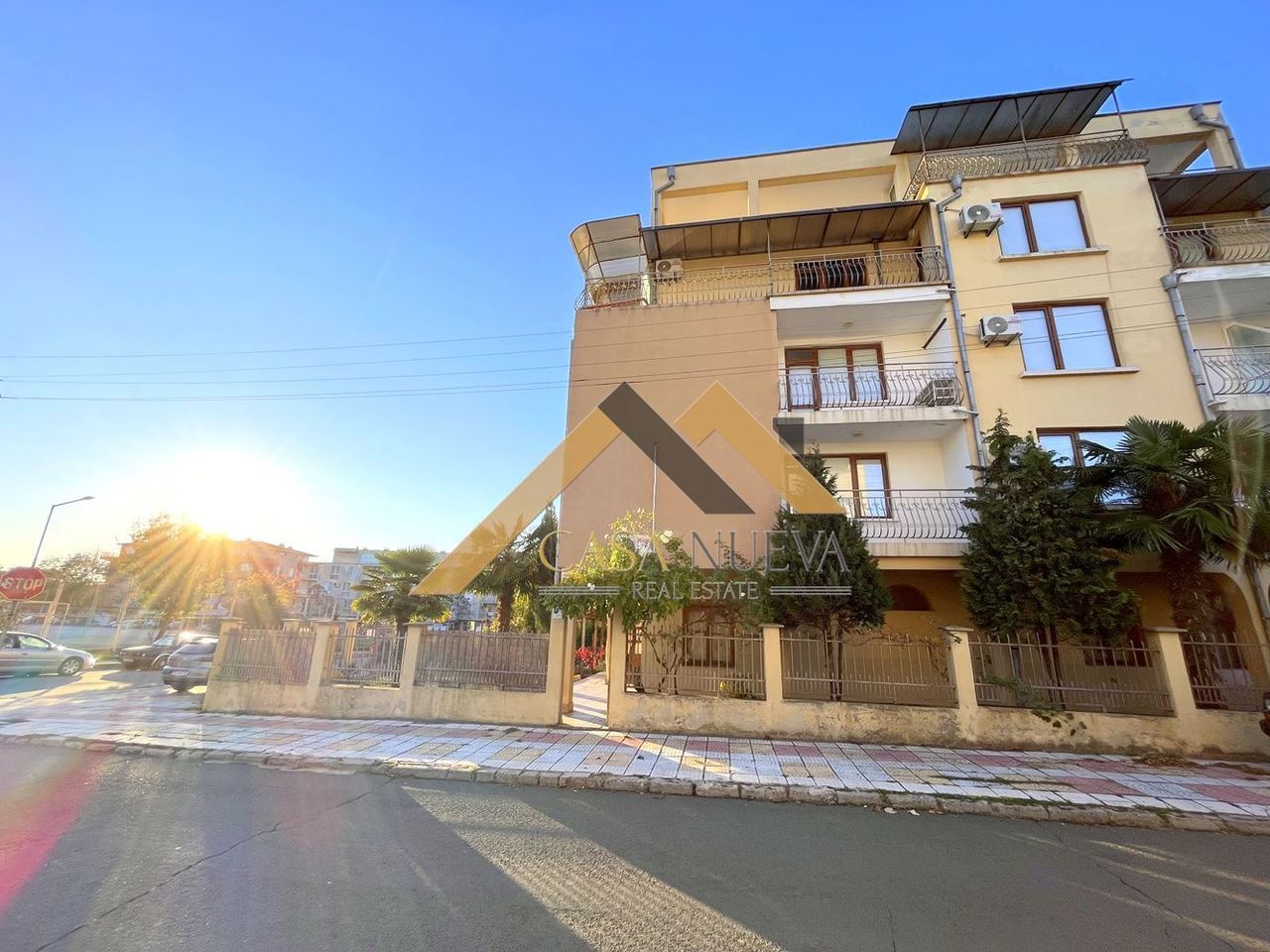 Продава се Къща в Приморско - 764 кв.м за 720 €/кв.м - Снимка #4