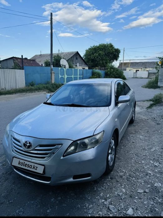 Машина Тайота камри 2007