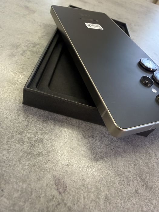 Samsung S25 Ultra 12RAM 1TB Б-106575