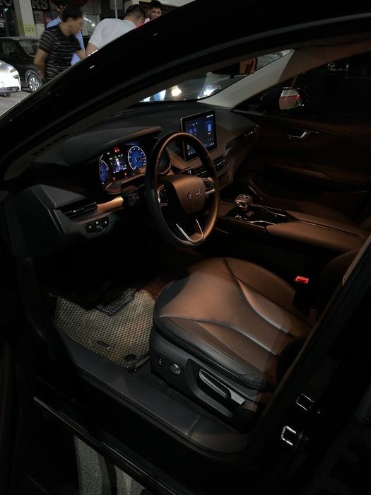 Hongqi eqm5 2024