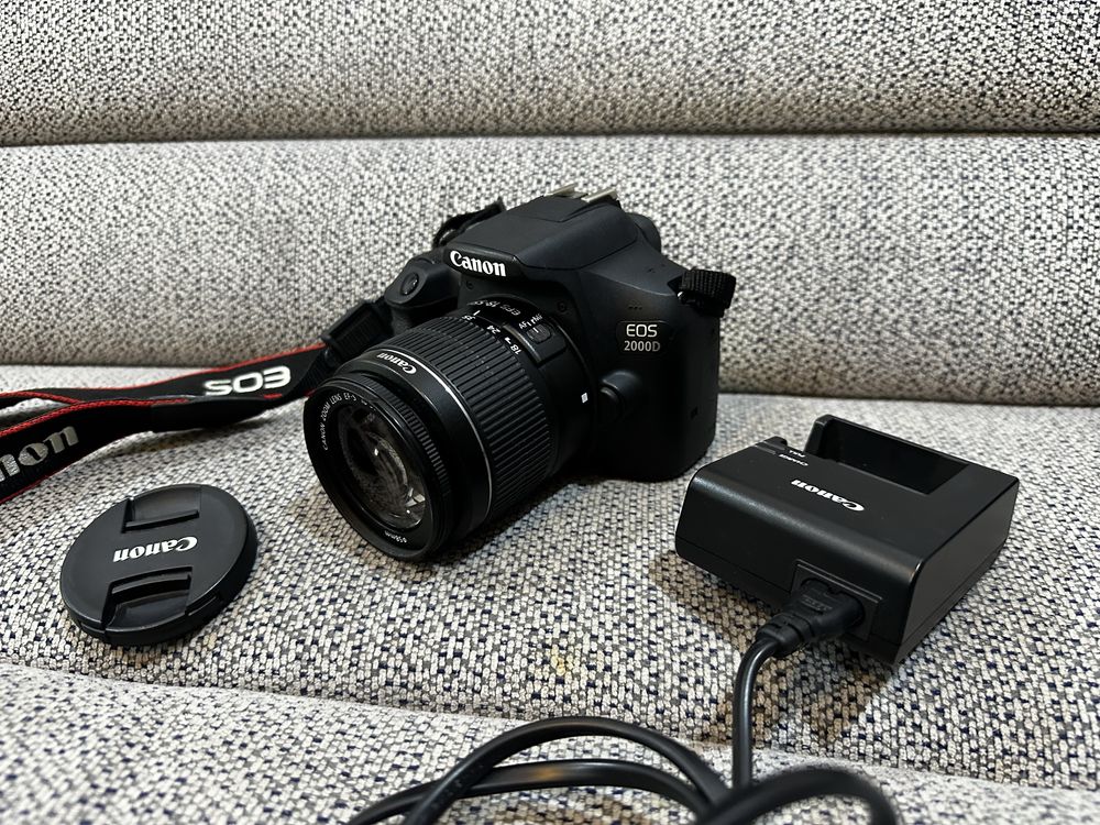 Canon EOS 2000D kit vloging cu lampa microfon trepied