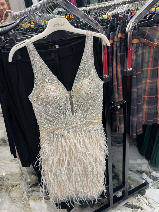 Rochie deosebita cu spatele gol