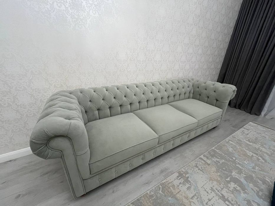 Предлагается к продаже диван.
