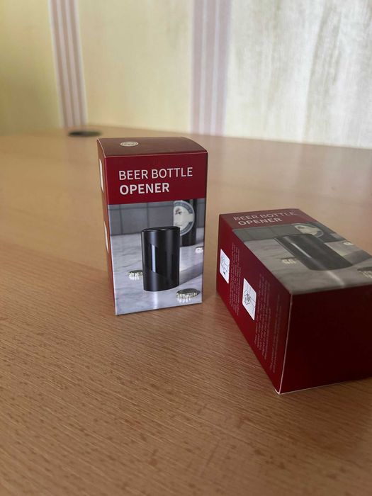 Deschizator automat de sticle pentru capace de sticle de bere