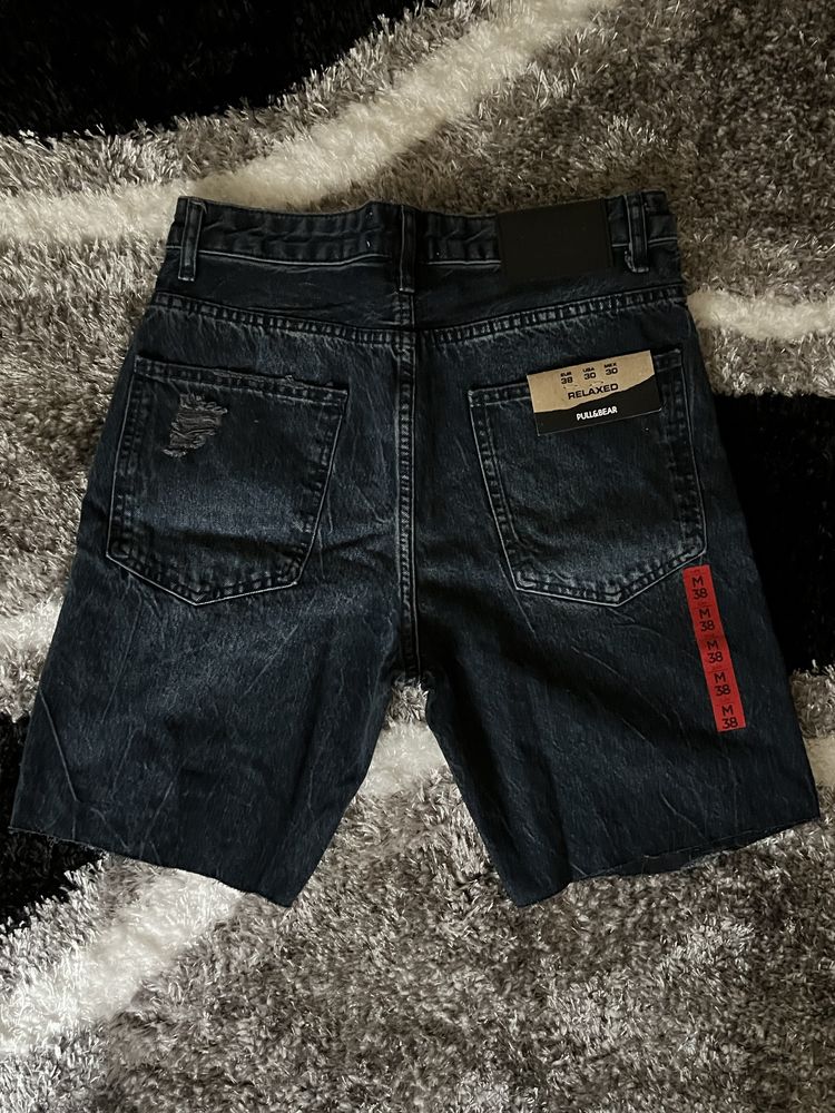 Urgent pantaloni scurti Pull&Bear,marimea M