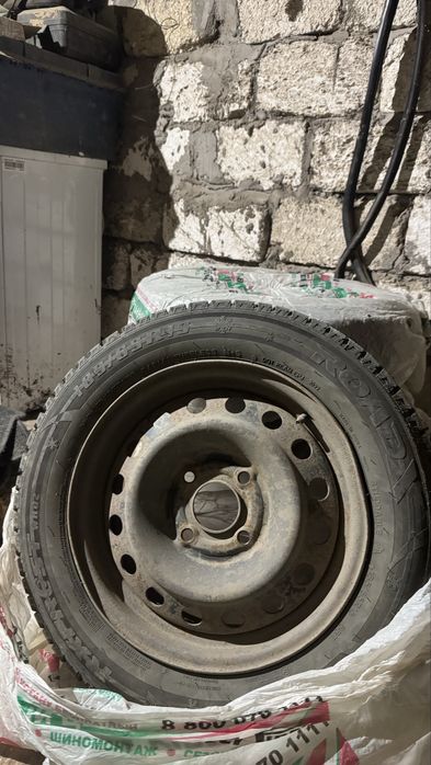 Продам комплект зимный шины