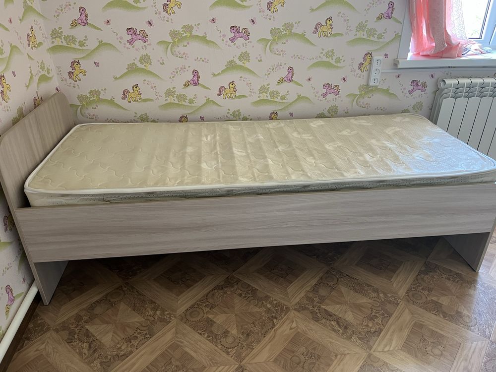 Продам кровать однусплальную с матрасом