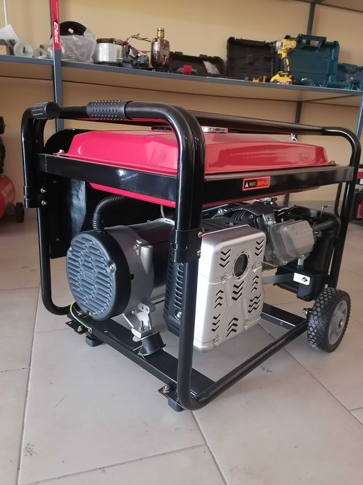 9.5Kw Бензинов генератор за ток с ATS кутия 220V агрегат за ток