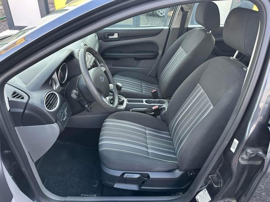 Vand Ford Focus 1.6benzina 2009