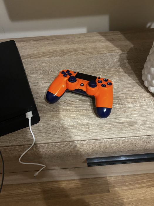 Vand ps4 slim cu 5 jocuri