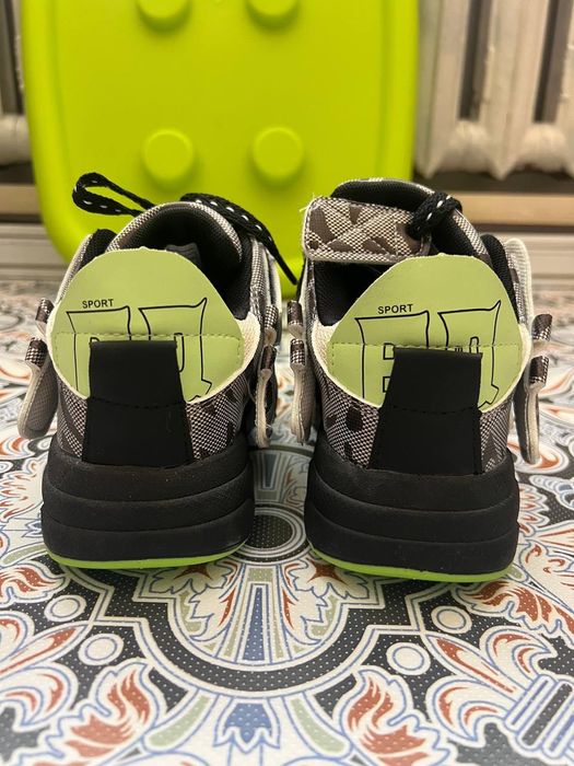 Кроссовки для мальчика НОВЫЕ 34 размер, идеально на холодную осенью