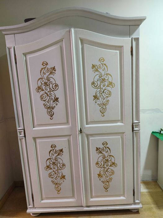 Vând urgent Dulap lemn masiv