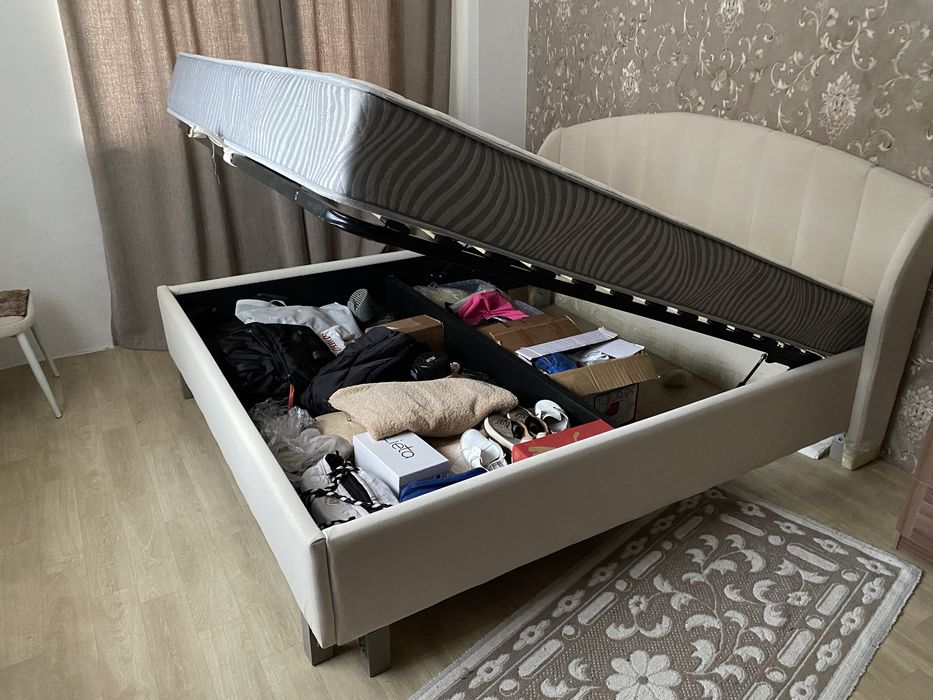 Продам кровать с матрасом