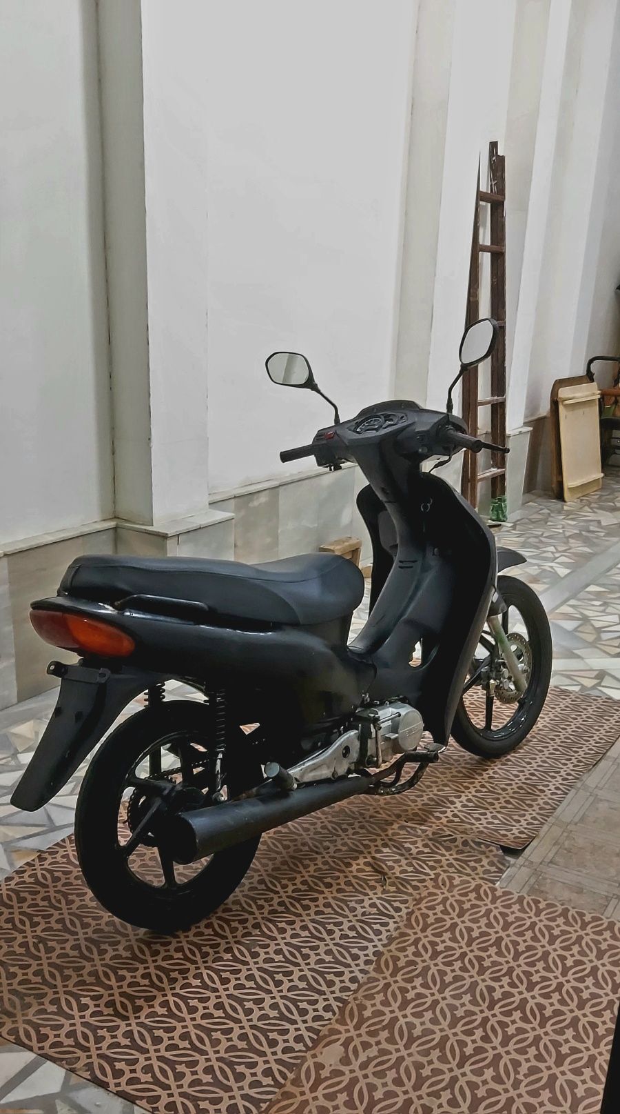 Tricycle motors satiladi baxasi kelsli
ПTricycle motors satiladi baxas