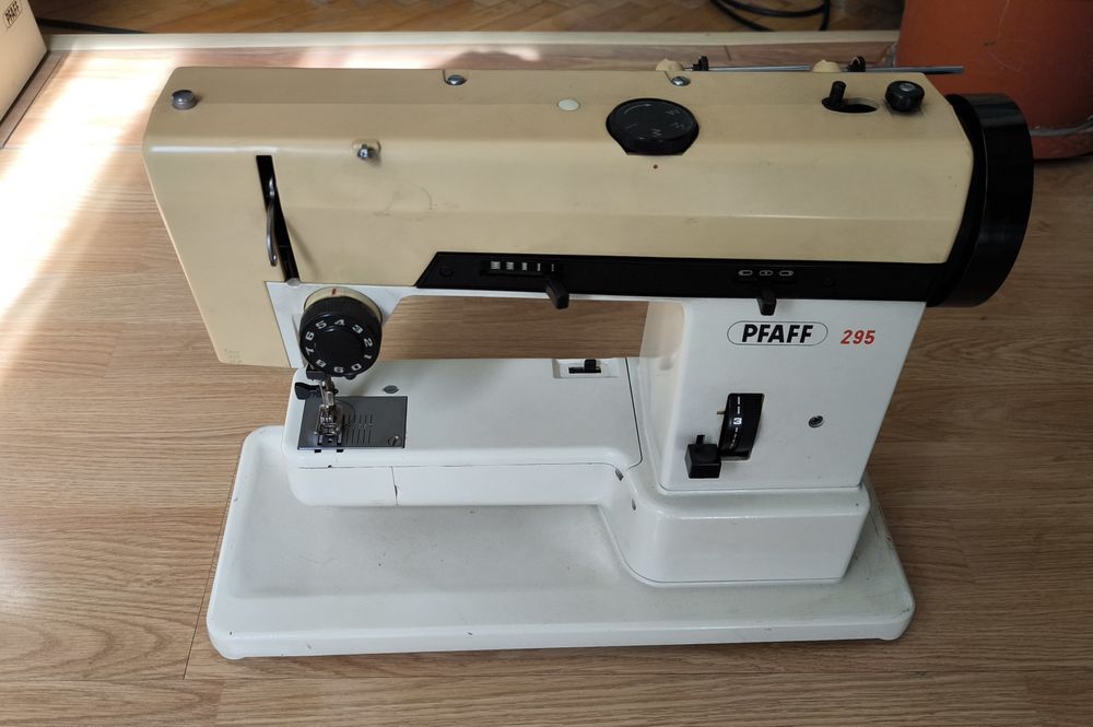 Masina de cusut PFAFF 295