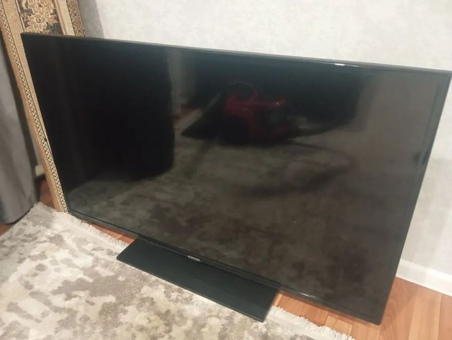 Продам телевизор samsung smart TV  диагональ экрана 116