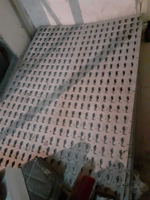 Пчелни пити дрехарка крушовидна форма