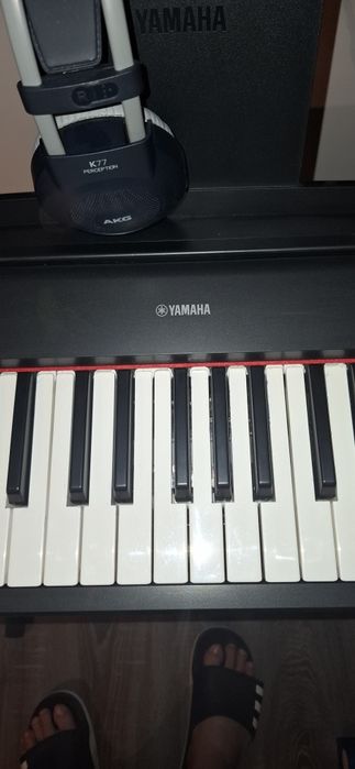 Yamaha piano NP-12B