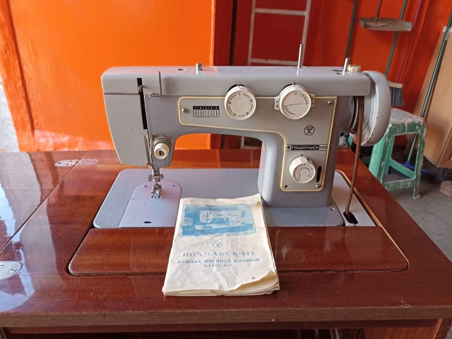 Машина швейная бытовая