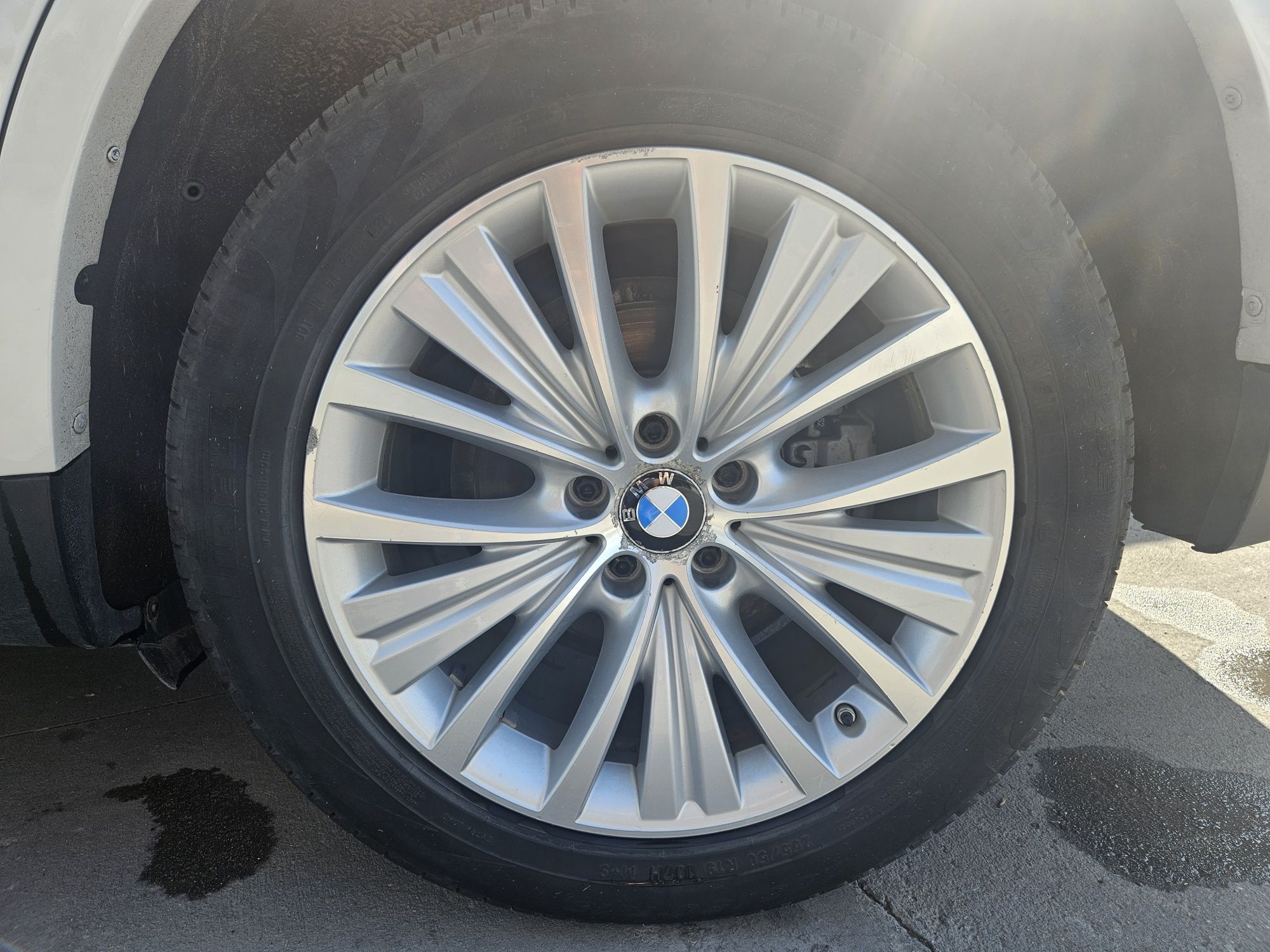 Оригинални джанти с гуми 255/55/19 и датчици за BMW X5 F15