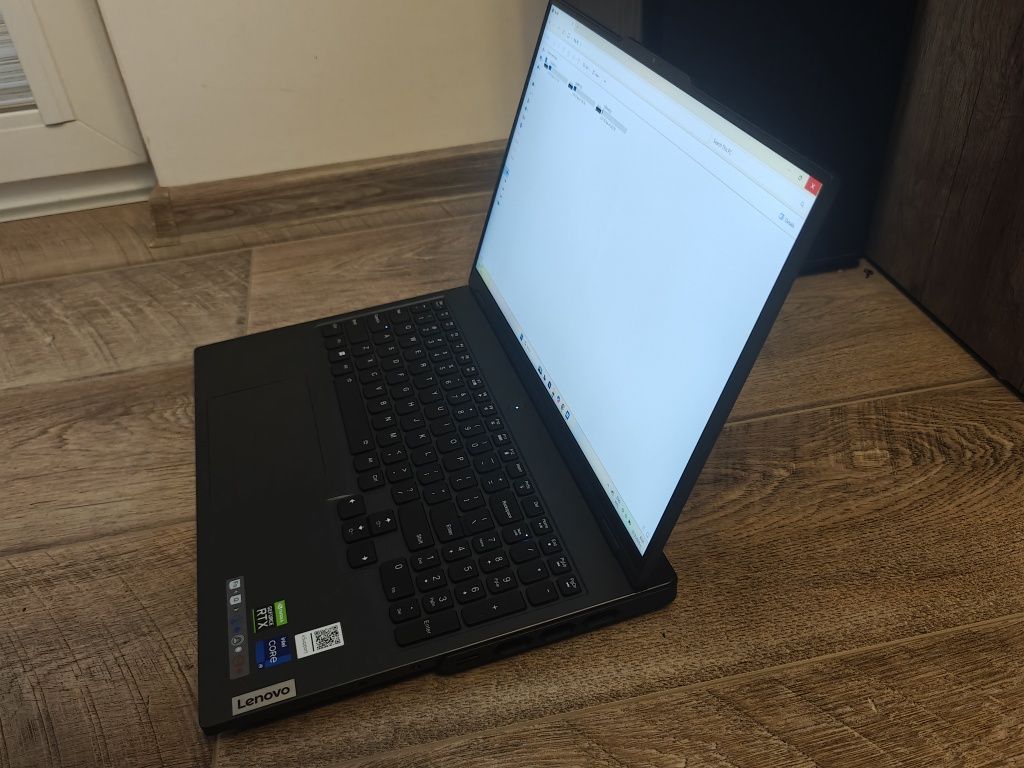 Геймърски лаптоп Lenovo Legion Pro 7