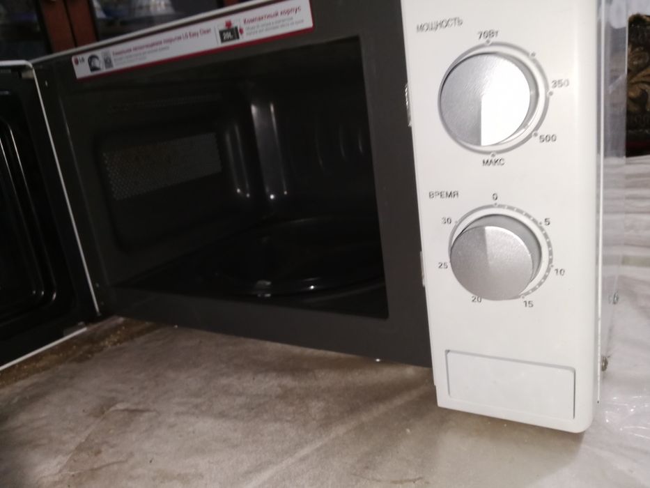 Продаётся в микроволновка хорошо работает 1 месяц гарантии есть