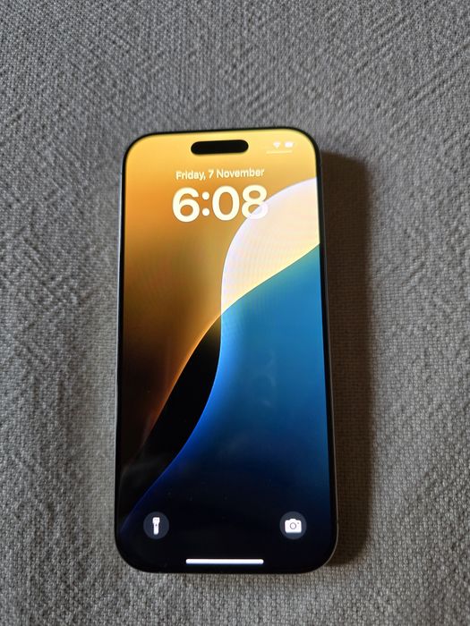 Продавам iphone 16 pro 256GB