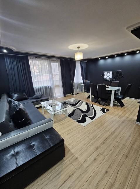 Луксозен тристаен апартамент в кв. Кючук Париж