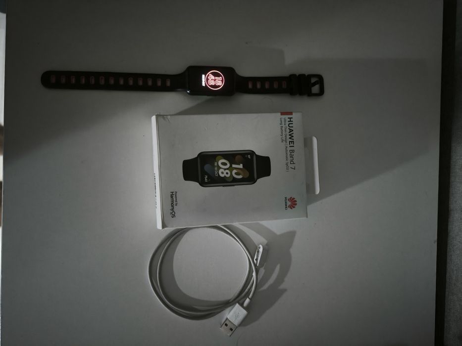 Продам фитнес-браслет HUAWEI BAND 7