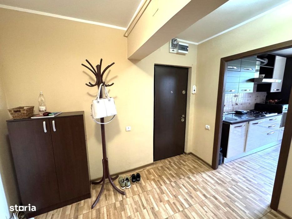 79.900 Euro NEGOCIABIL, 3 camere, liber, decomandat,  Gradina Publica