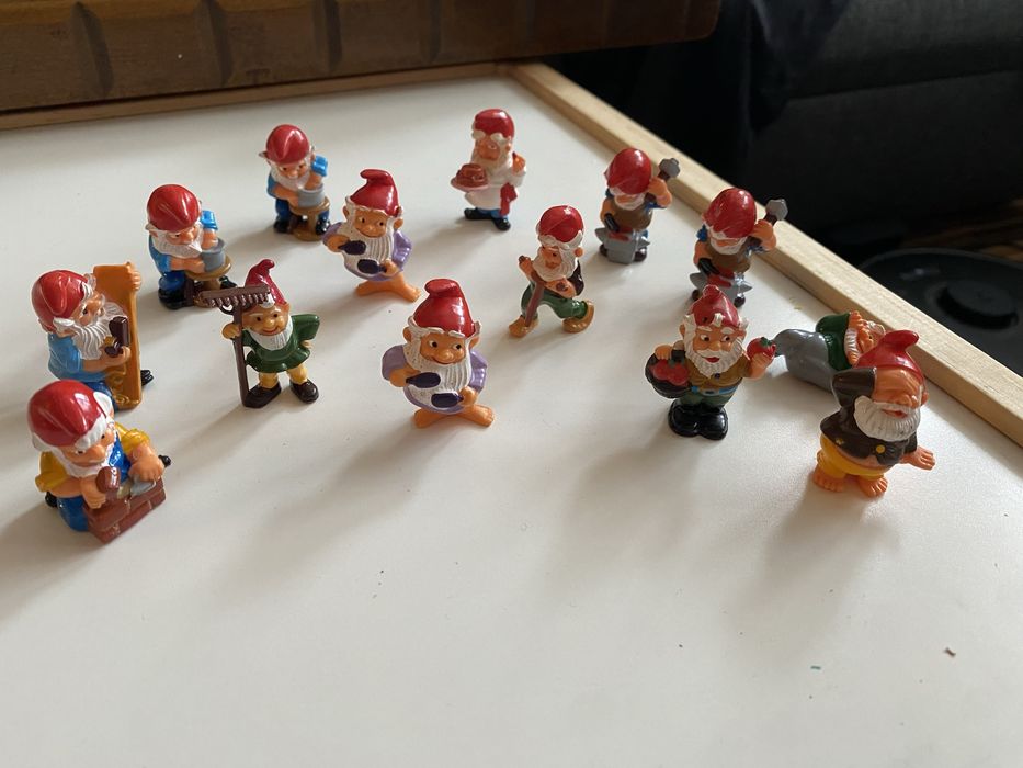 Kinder играчки от шоколадови яйца