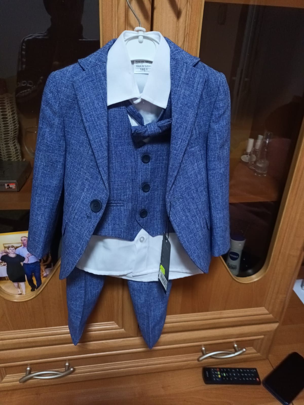 Vând costum băiat un anișor costumul este nou!este achiziționat cu 300