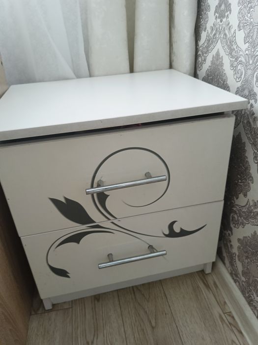 Продам тумбочку цена 10.000